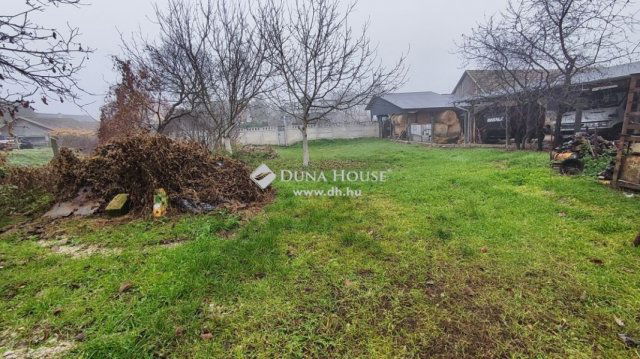 Eladó családi ház, Válon 35 M Ft, 3 szobás