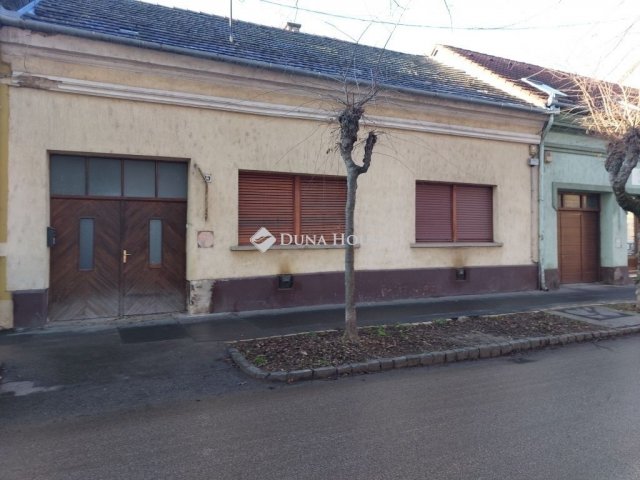 Eladó családi ház, Vácon 79 M Ft, 3 szobás