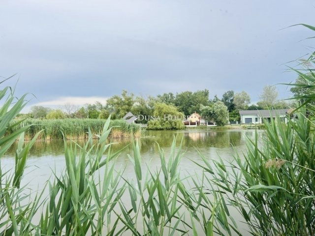 Eladó nyaraló, Szigetszentmiklóson 47.99 M Ft, 2 szobás