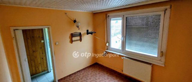 Eladó panellakás, Győrött 52 M Ft, 2+1 szobás