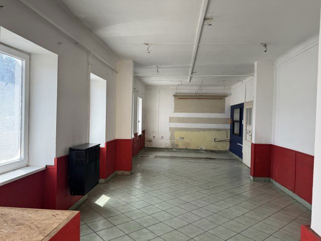Eladó üzlethelyiség, Szentendrén 84.9 M Ft