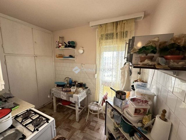 Eladó panellakás, Pécsett 54.9 M Ft, 3 szobás