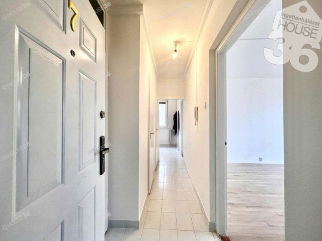 Eladó panellakás, Kecskeméten 49.9 M Ft, 2 szobás