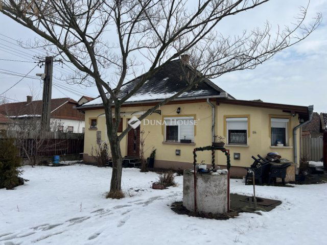 Eladó családi ház, Adácson 38 M Ft, 2 szobás