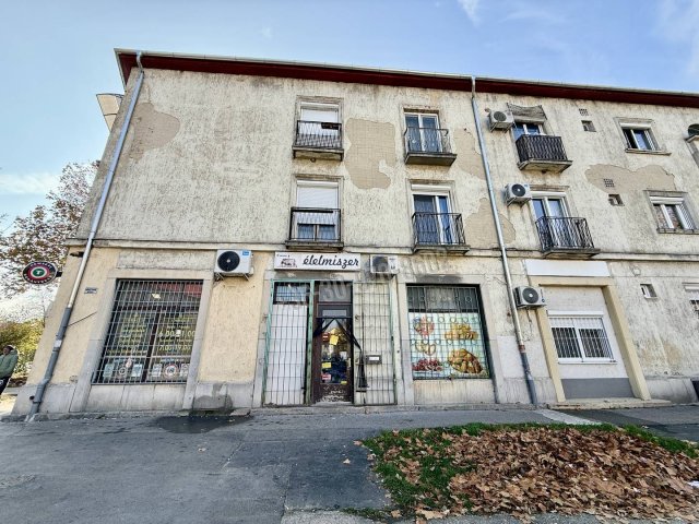 Eladó téglalakás, Oroszlányban 23 M Ft, 2+1 szobás