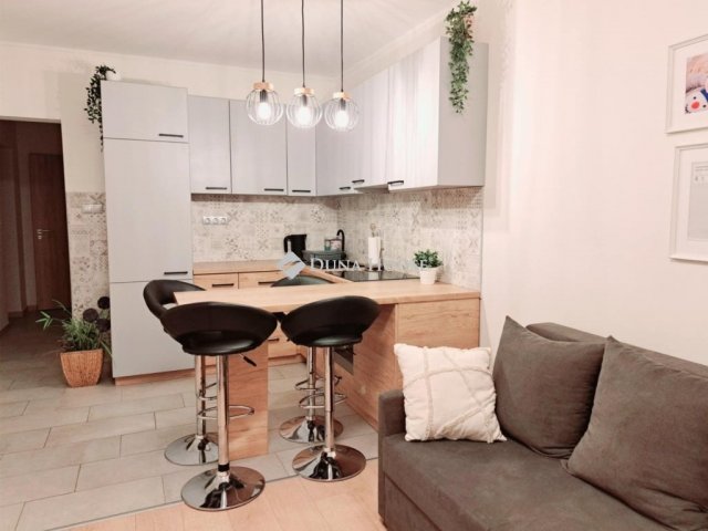 Eladó panellakás, Székesfehérvárott 55.9 M Ft, 3 szobás