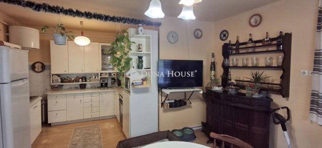 Eladó családi ház, Taksonyon 71 M Ft, 5 szobás