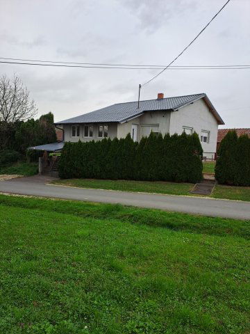 Eladó családi ház, Nován 50 M Ft, 5 szobás