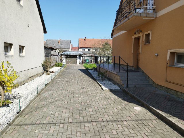 Eladó családi ház, Sárváron 75 M Ft, 4+3 szobás