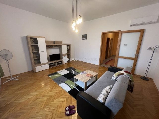 Eladó téglalakás, Pécsett 69.9 M Ft, 2 szobás