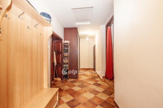 Eladó családi ház, Csömörön 299 M Ft, 4+1 szobás