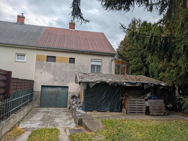 Eladó ikerház, Keszthelyen, Tapolcai úton 57.5 M Ft, 5 szobás