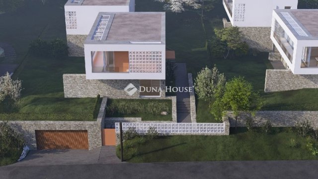 Eladó családi ház, Pécsett 173 M Ft, 5 szobás