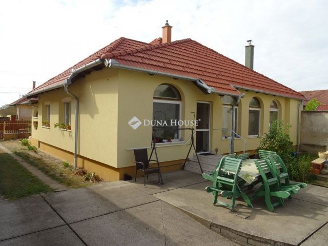 Eladó családi ház, Kecskeméten 91 M Ft, 3+1 szobás