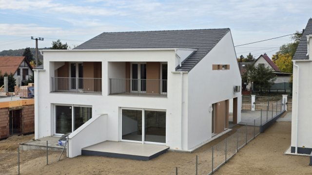 Eladó téglalakás, Mogyoródon 99.9 M Ft, 5 szobás