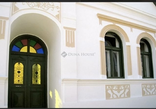 Eladó családi ház, Villánykövesden 198 M Ft, 8 szobás