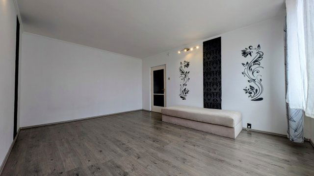 Kiadó panellakás, albérlet, Kecskeméten, Irinyi utcában