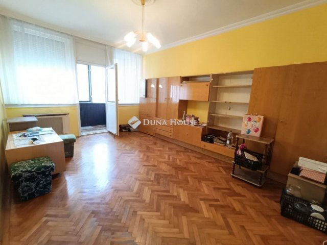 Eladó téglalakás, Kecskeméten, Gizella téren 44.5 M Ft