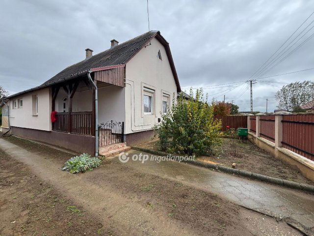 Eladó családi ház, Szabolcsbákán 33 M Ft, 2 szobás