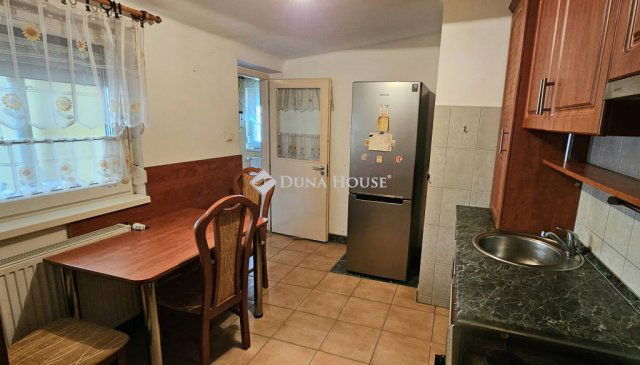 Eladó téglalakás, Pécsett, Irgalmasok utcájában 67.99 M Ft