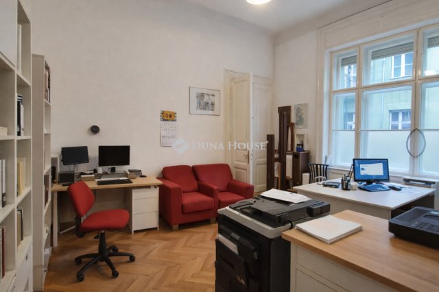 Eladó téglalakás, Budapesten, V. kerületben 196 M Ft, 3 szobás