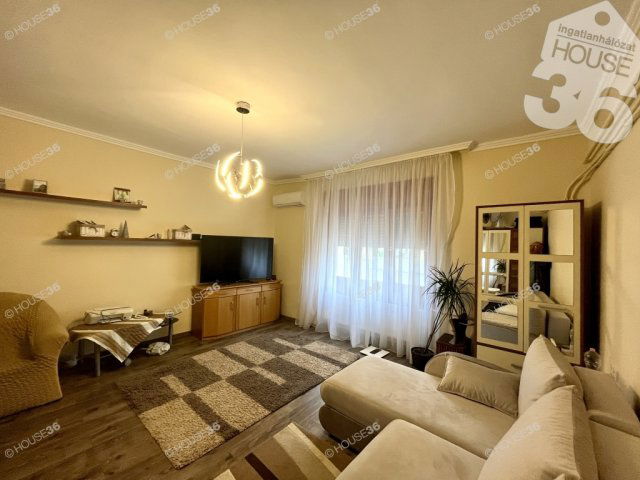 Eladó téglalakás, Kiskunfélegyházán 35 M Ft, 2 szobás