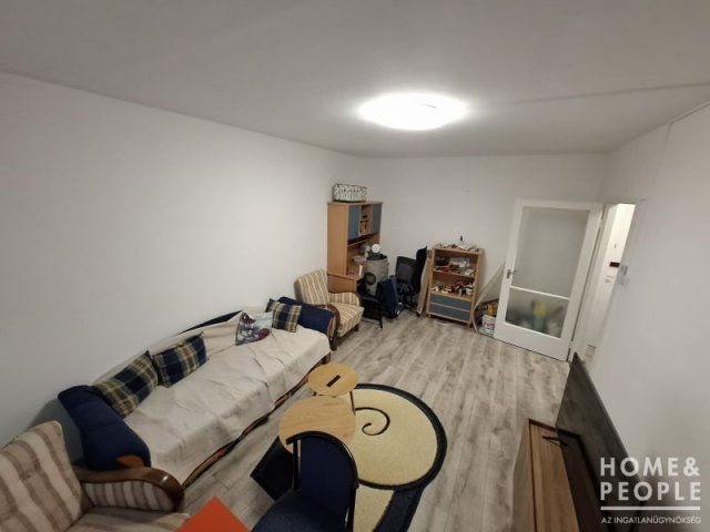 Eladó téglalakás, Szegeden 49.5 M Ft, 2 szobás