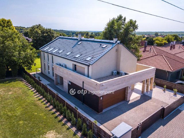 Eladó családi ház, Telkin 420 M Ft, 6 szobás