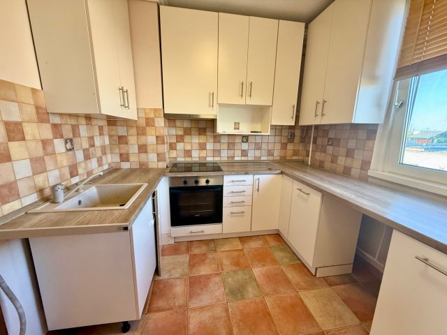 Eladó panellakás, Szegeden 58.9 M Ft, 4 szobás