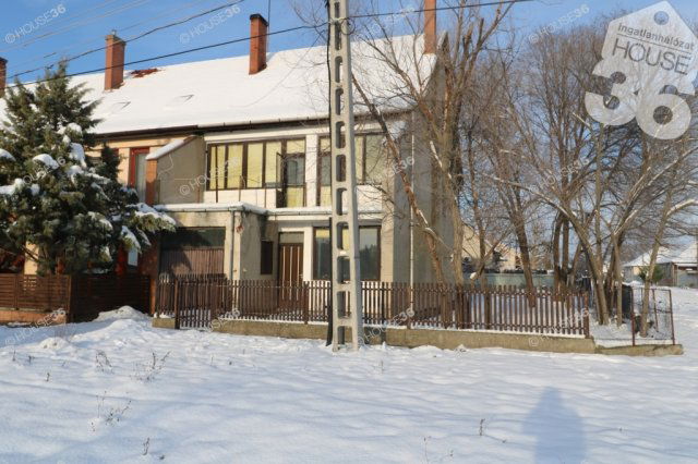 Eladó téglalakás, Kiskőrösön 37.5 M Ft, 5 szobás