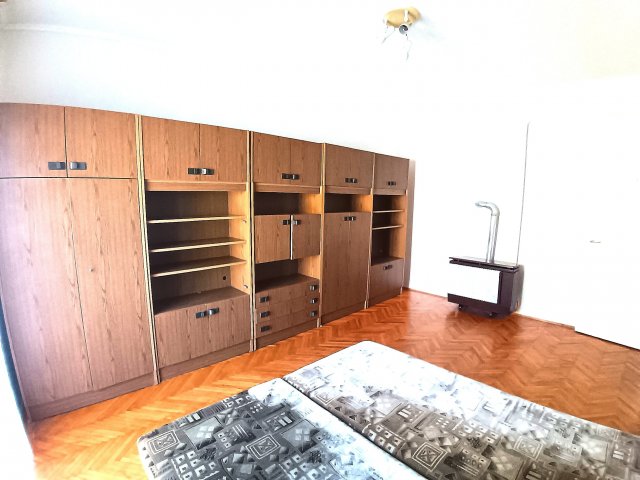 Eladó téglalakás, Szolnokon 32.9 M Ft, 2 szobás