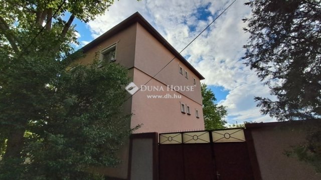 Eladó családi ház, Kecskeméten 64.8 M Ft, 6 szobás