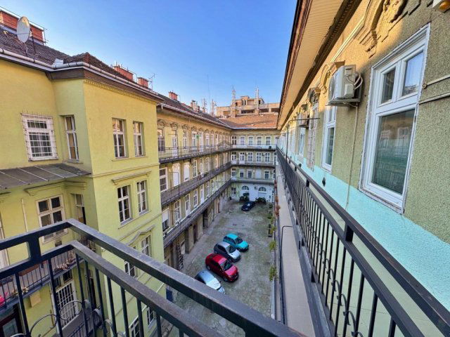 Eladó téglalakás, Budapesten, VII. kerületben 94.9 M Ft