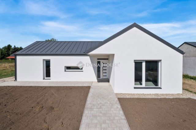 Eladó családi ház, Bodméren 87.9 M Ft, 2+2 szobás