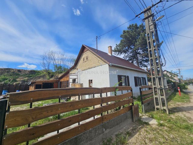 Eladó családi ház, Simontornyán 15.5 M Ft, 4 szobás