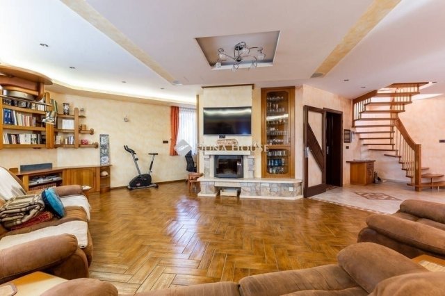 Eladó családi ház, Kistarcsán 329 M Ft, 5 szobás