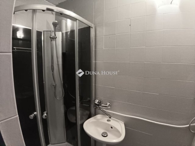 Eladó családi ház, Tápiószentmártonon 26 M Ft, 3 szobás