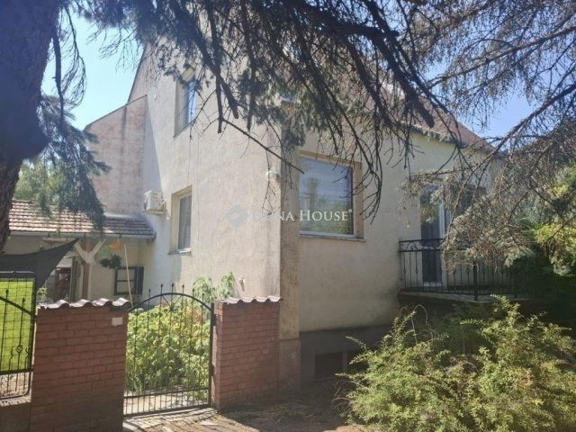 Eladó családi ház, Úrin 74.9 M Ft, 6 szobás