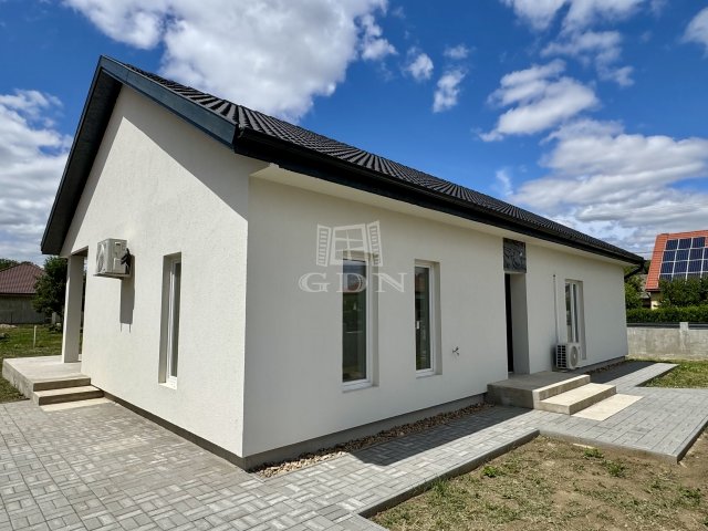Eladó családi ház, Baracskán 85 M Ft, 3 szobás