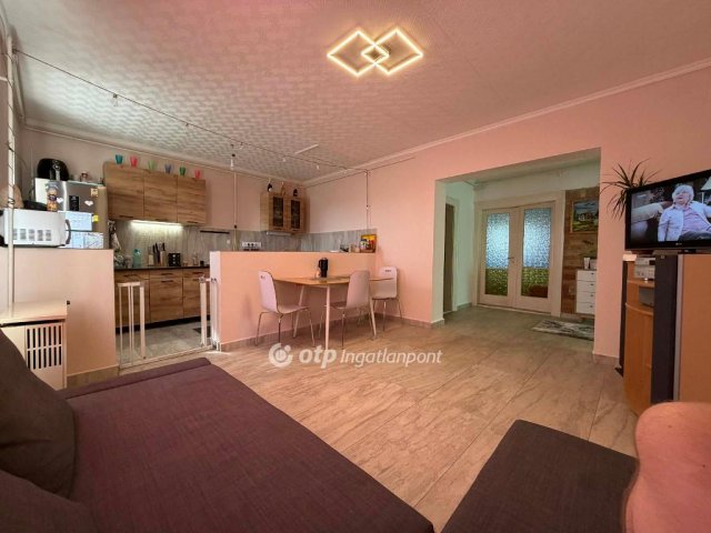 Eladó családi ház, Jászapátiban 25.99 M Ft, 3 szobás