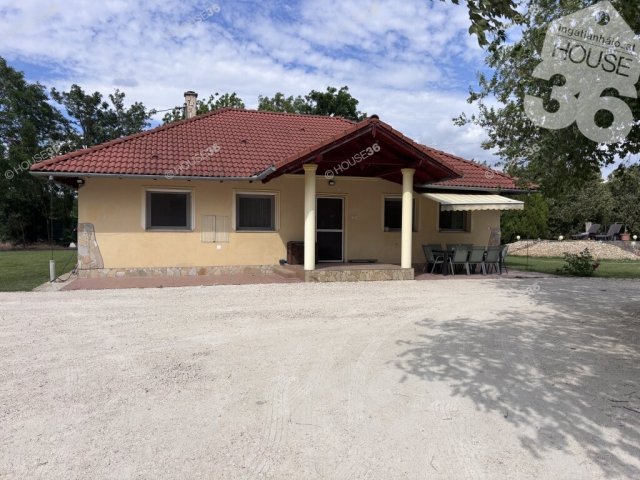 Eladó családi ház, Kecskeméten 99.9 M Ft, 4 szobás