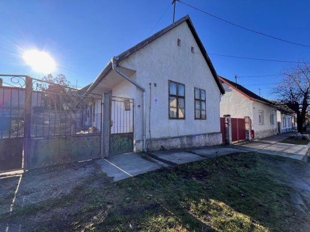 Eladó családi ház, Nyergesújfaluban 38 M Ft, 2 szobás