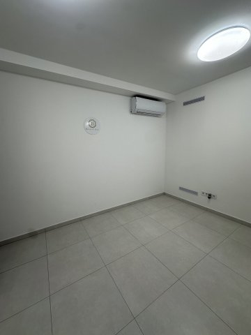 Eladó üzlethelyiség, Győrött, Munkácsy Mihály utcában