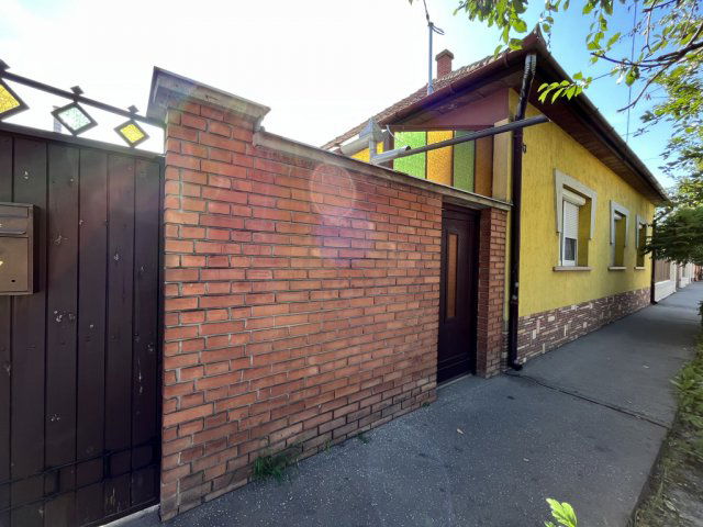 Eladó családi ház, Cegléden 57.9 M Ft, 6 szobás
