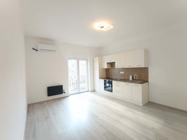 Eladó téglalakás, Komlón 34.9 M Ft, 2 szobás