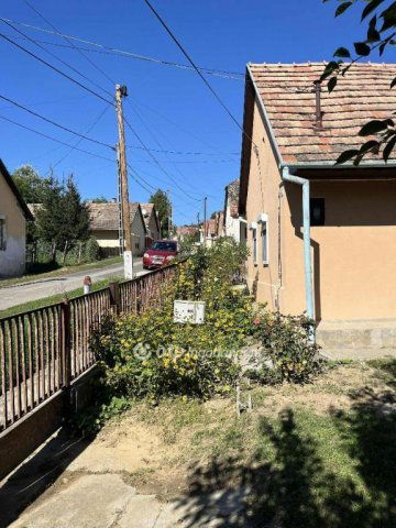 Eladó családi ház, Hőgyészen 19.9 M Ft, 2+1 szobás