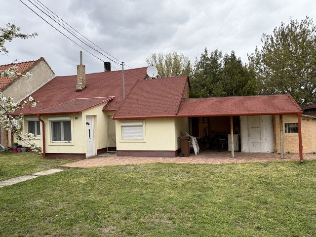Eladó sorház, Balatonfüreden 50 M Ft, 1+2 szobás