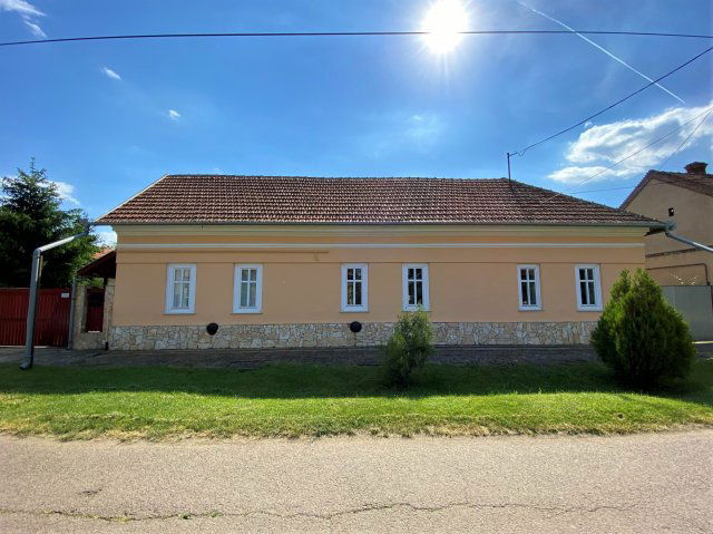 Eladó családi ház, Nagybánhegyesen 49.9 M Ft, 4 szobás