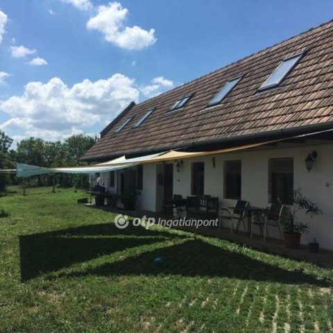 Eladó családi ház, Gannán 86.99 M Ft, 7 szobás