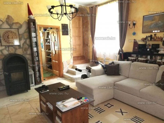 Eladó családi ház, Budapesten, III. kerületben 244.9 M Ft